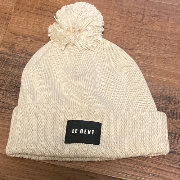 Cream beanie - Picture 1 of 1